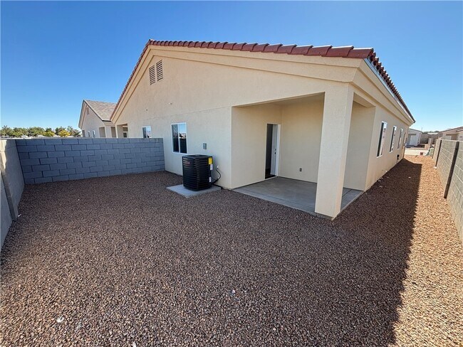 Building Photo - 2553 Sycamore Ave