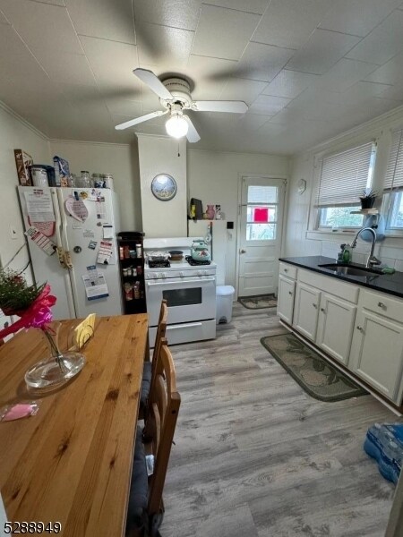 Building Photo - 221 Valley Rd