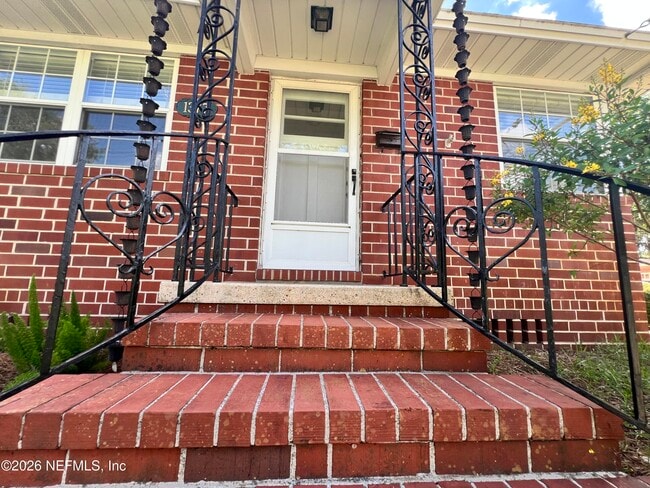 Building Photo - 1377 Tiber Ave