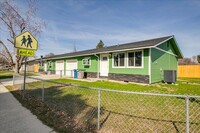 Building Photo - Newley Remodeled Duplex close to BSU