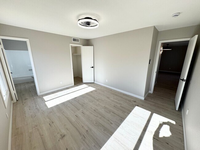 Building Photo - Newly Renovated 3 bedroom 2 bathroom House In Tempe. Private Pool With Pool Service Included