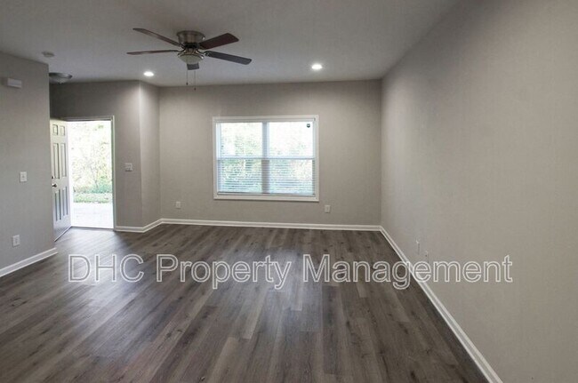 Building Photo - 2290 Connally Pl