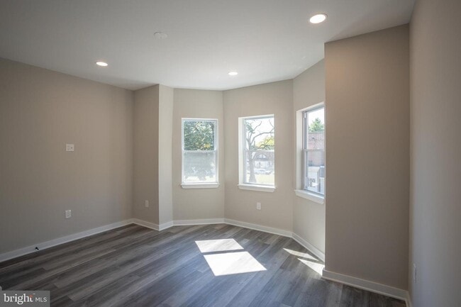 Building Photo - 2521 S Dewey St