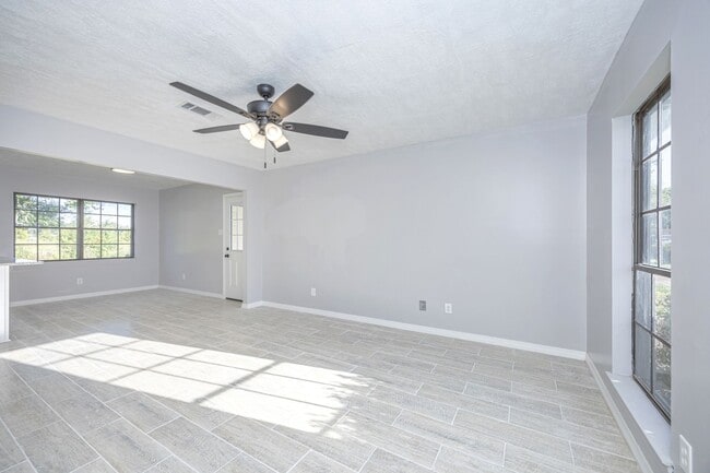 Building Photo - Charming 3-Bed, 1-Bath Home - Fully Remodeled & Move-In Ready!