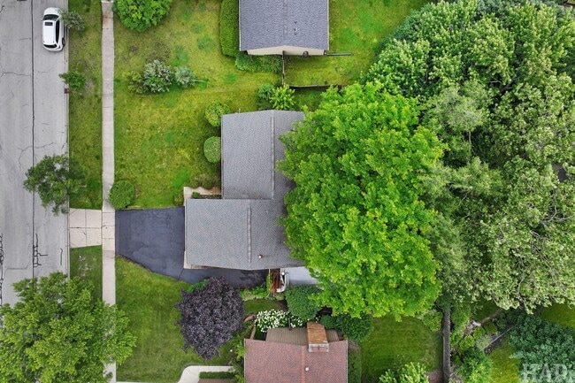 Building Photo - 1540 N Pepper Tree Dr