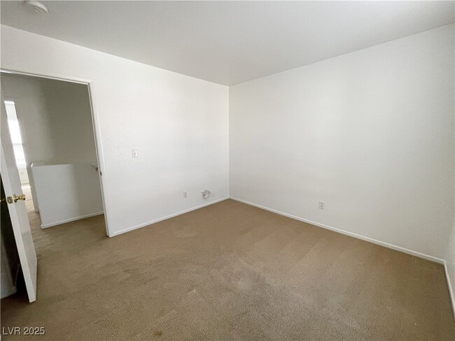 Building Photo - 1245 Orchard View St
