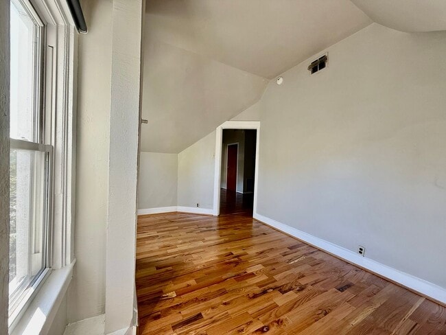 Building Photo - 30 Conklin St