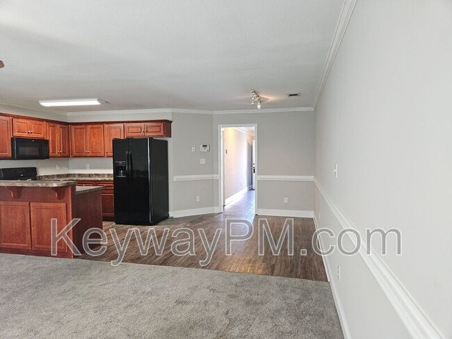 Building Photo - 2054 Reserve Ln