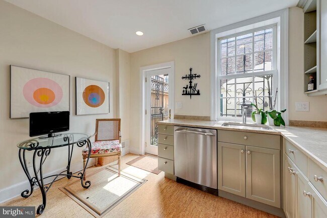 Building Photo - 315 Constitution Ave NE