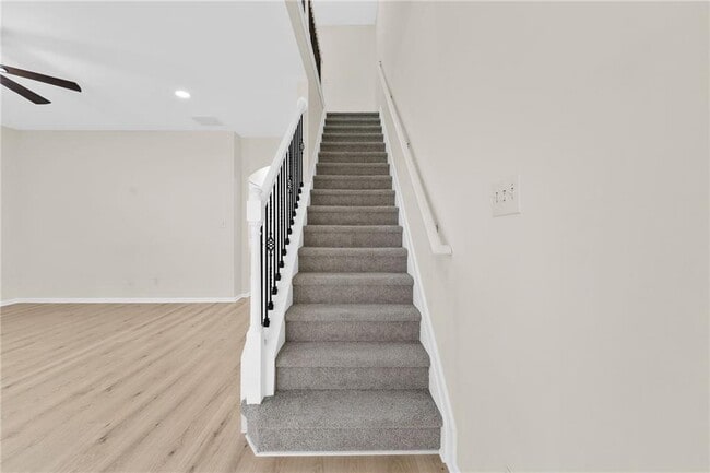 Building Photo - 318 Knelston Oak Dr NE