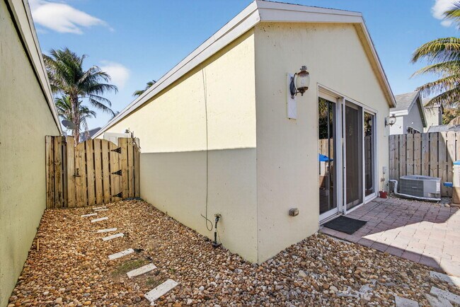 Building Photo - 3125 Shelby Way
