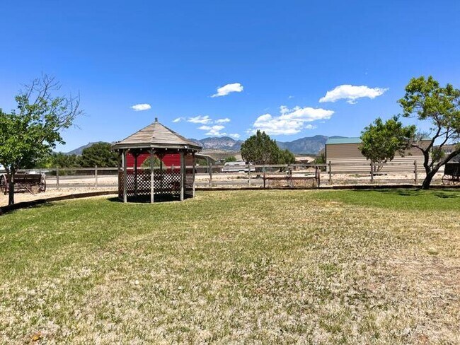 Building Photo - Horsemans Property