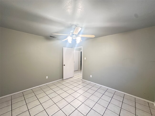 Building Photo - 1713 Mermaid Dr