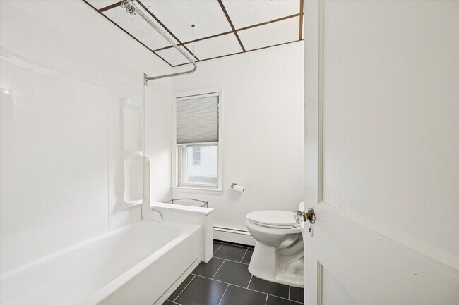 Building Photo - Bright and Airy 1-Bedroom with Private Ent...