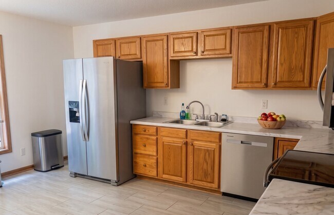 Building Photo - 4641 Hickory Grove Rd
