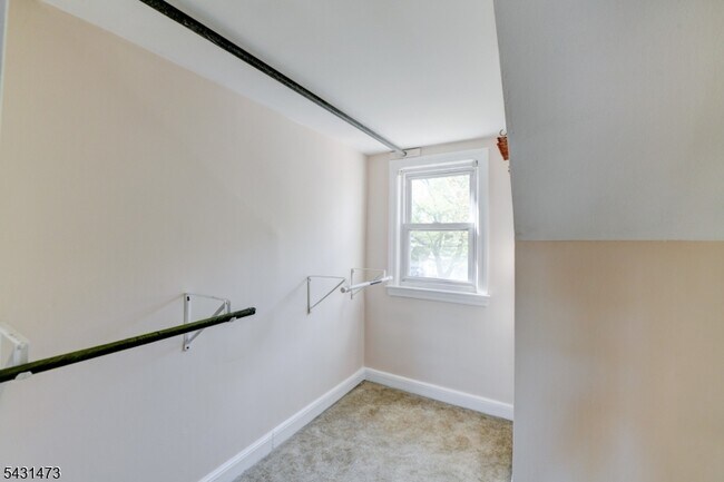 Building Photo - 72 Colonial Dr