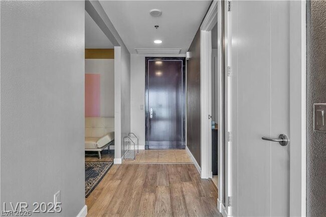 Building Photo - 4525 Dean Martin Dr