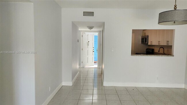 Building Photo - 981 Hillcrest Ct