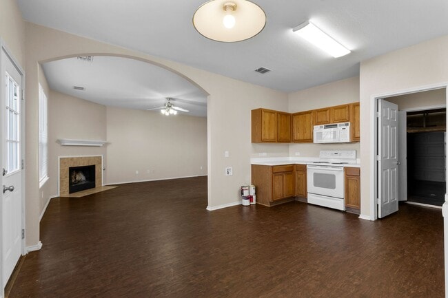 Building Photo - Charming 3-Bedroom Home in Villages of Woo...