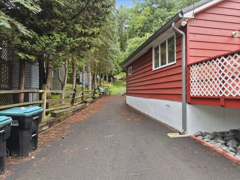 Building Photo - 107 Apple Dr