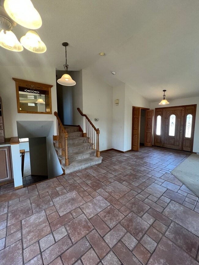 Building Photo - AVAILABLE NOW - 4 Bed, 3.5 Bath Home in He...