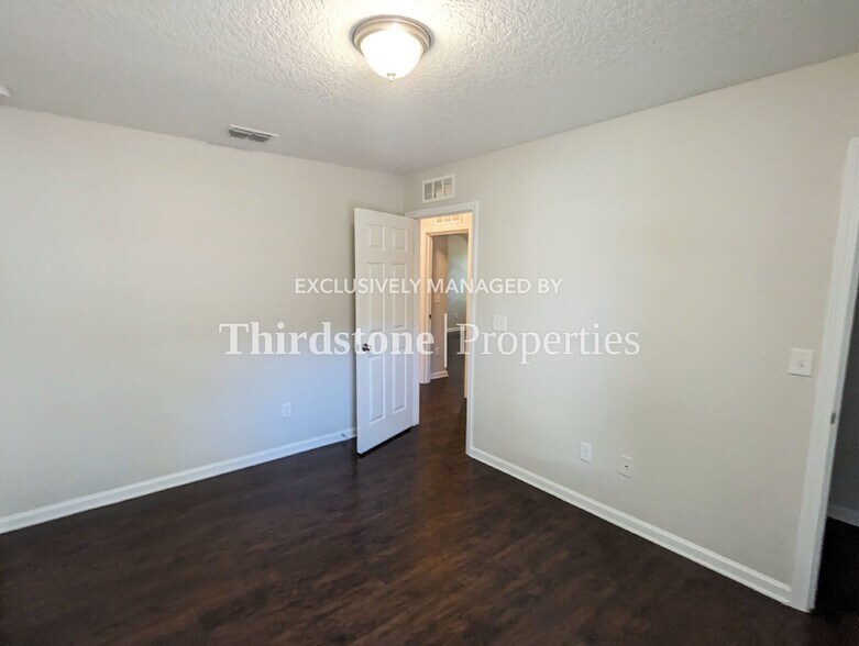 Building Photo - 463 W 59th St