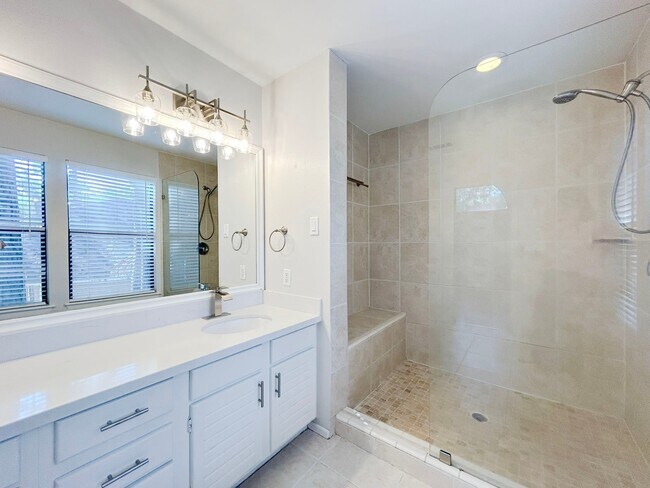 Building Photo - 3 N Mossrock Rd