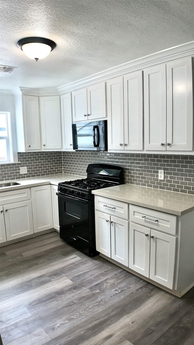 Building Photo - 3618 Mainer St