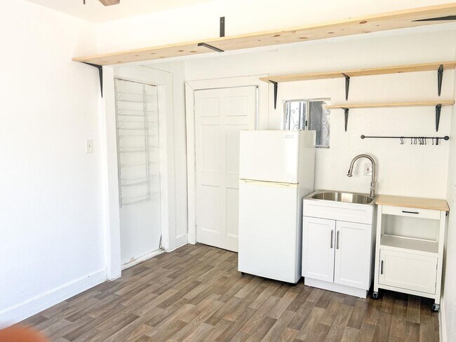 Building Photo - 2815 1st St