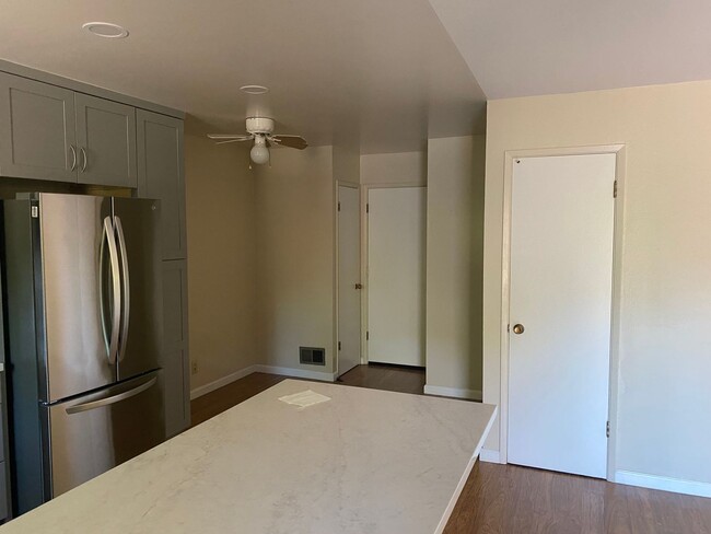 Building Photo - Quiet Sunnyvale Home