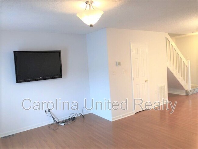 Building Photo - 8235 Circle Tree Ln