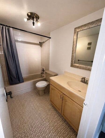 Building Photo - 13951 Kendale Lakes Cir