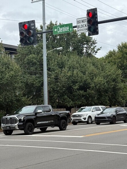 Corner of Harding/West End & Cherokee St - 4202 W End Ave