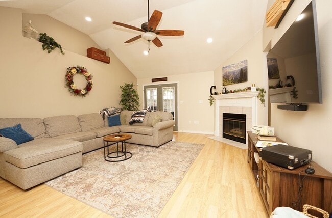 Building Photo - Lovely Cul-De-Sac Home in South Crestview
