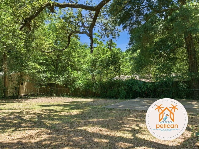 Building Photo - Spacious 4 Bedroom, 2 Bathroom Home