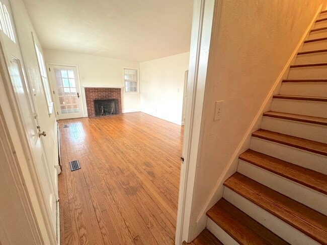 Building Photo - 1313 Frank St