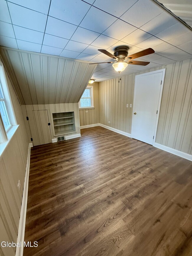 Building Photo - 2 Pinewood Ct