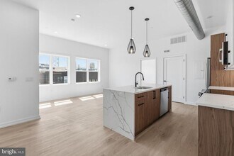 Building Photo - 209 New St