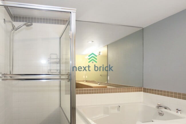 Building Photo - 2 BED & 2 BATH CONDO AVAILABLE FOR RENT