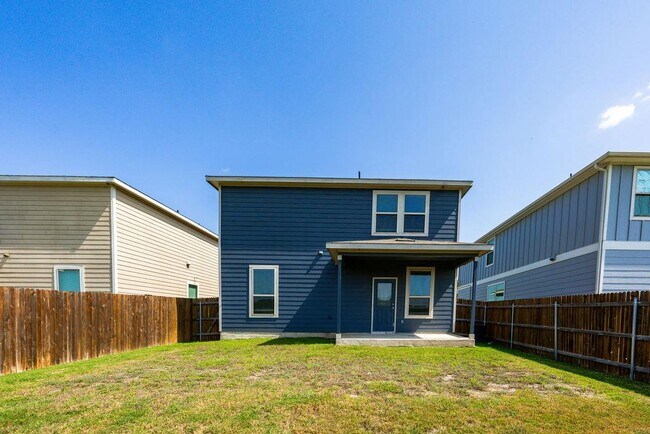 Building Photo - 448 English Oak St