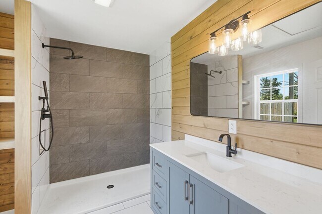 Building Photo - Charming Updated Home with Expansive Yard in Joelton!