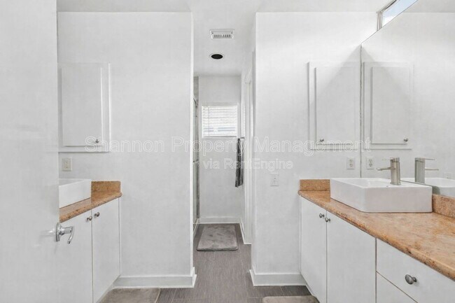 Building Photo - 906 Andrews St