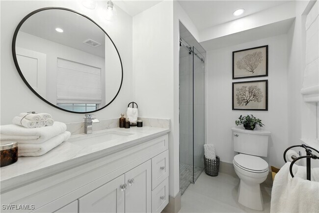 Building Photo - 3070 Gulf Shore Blvd N