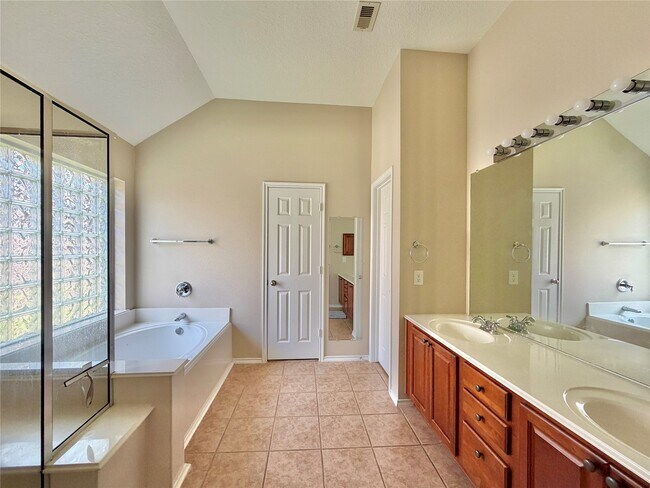 Building Photo - 5511 Baldwin Elm St