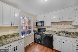 Building Photo - 1122 N Utah St