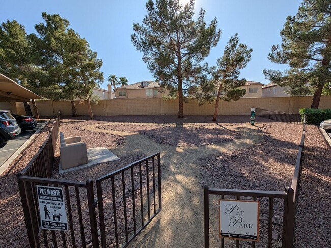Building Photo - 2 Bedroom, 2 Full Bath Newly Renovated Con...