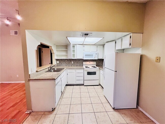 Building Photo - 5048 Spencer St