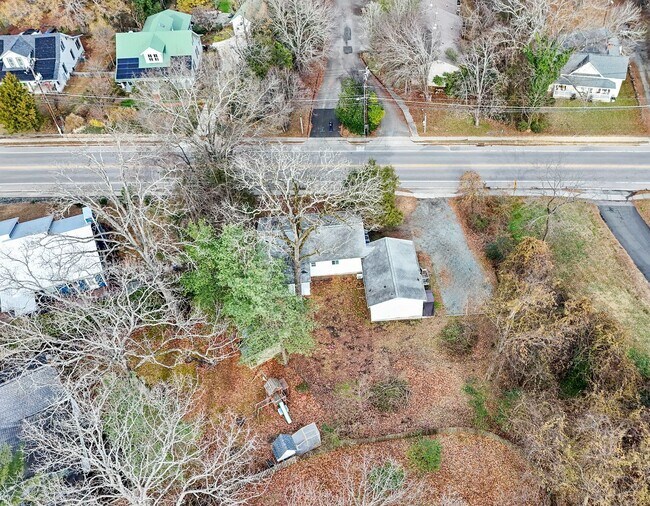 Building Photo - 607 N Greensboro St