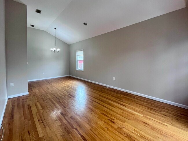 Building Photo - 43 Manhattan Ave