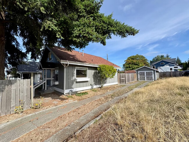 Building Photo - 4755 N Pearl St